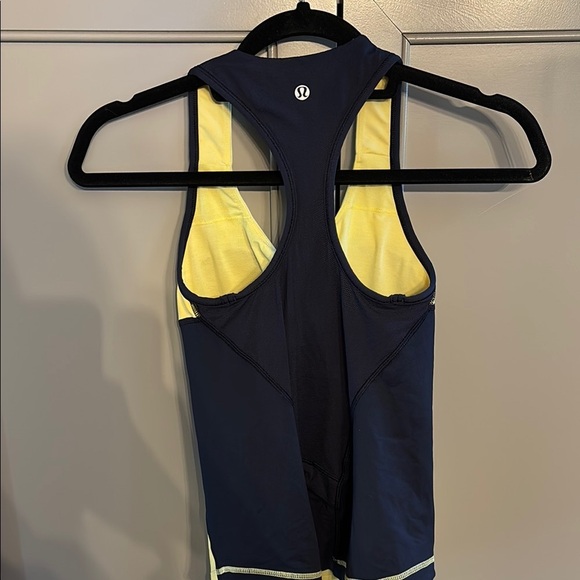 Lululemon bundle of (2) size 4 - Picture 6 of 6